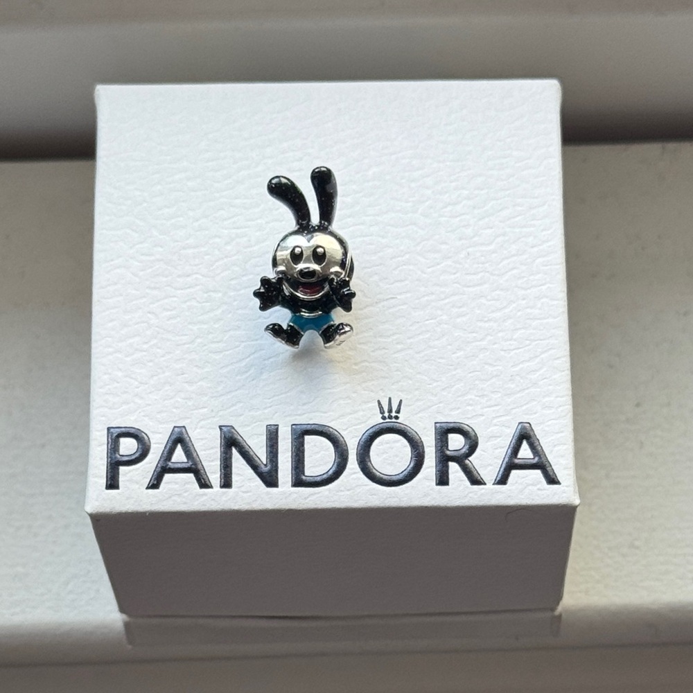 PANDORA - Disney Oswald the bunny charm - Picture 4 of 5